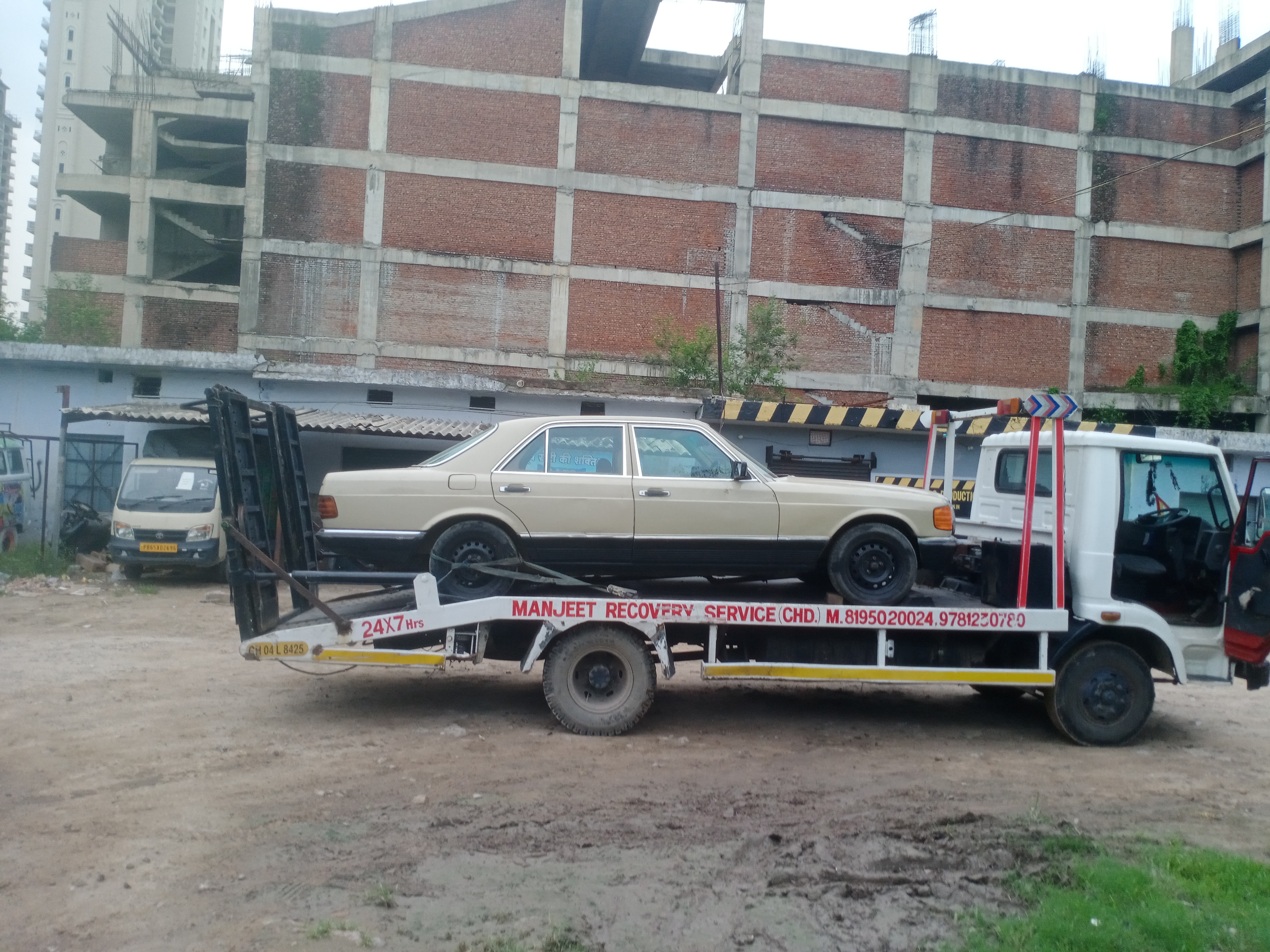 Flatbed Towing Service In Zirakpur  | Manjeet Towing Services | Best Flatbed Towing Service In Zirakpur, Top Flatbed Towing Service In Zirakpur, 24 Hour Flatbed Towing Service In Zirakpur, Flatbed Towing Service near me, Flatbed Towing Service  - GL102806