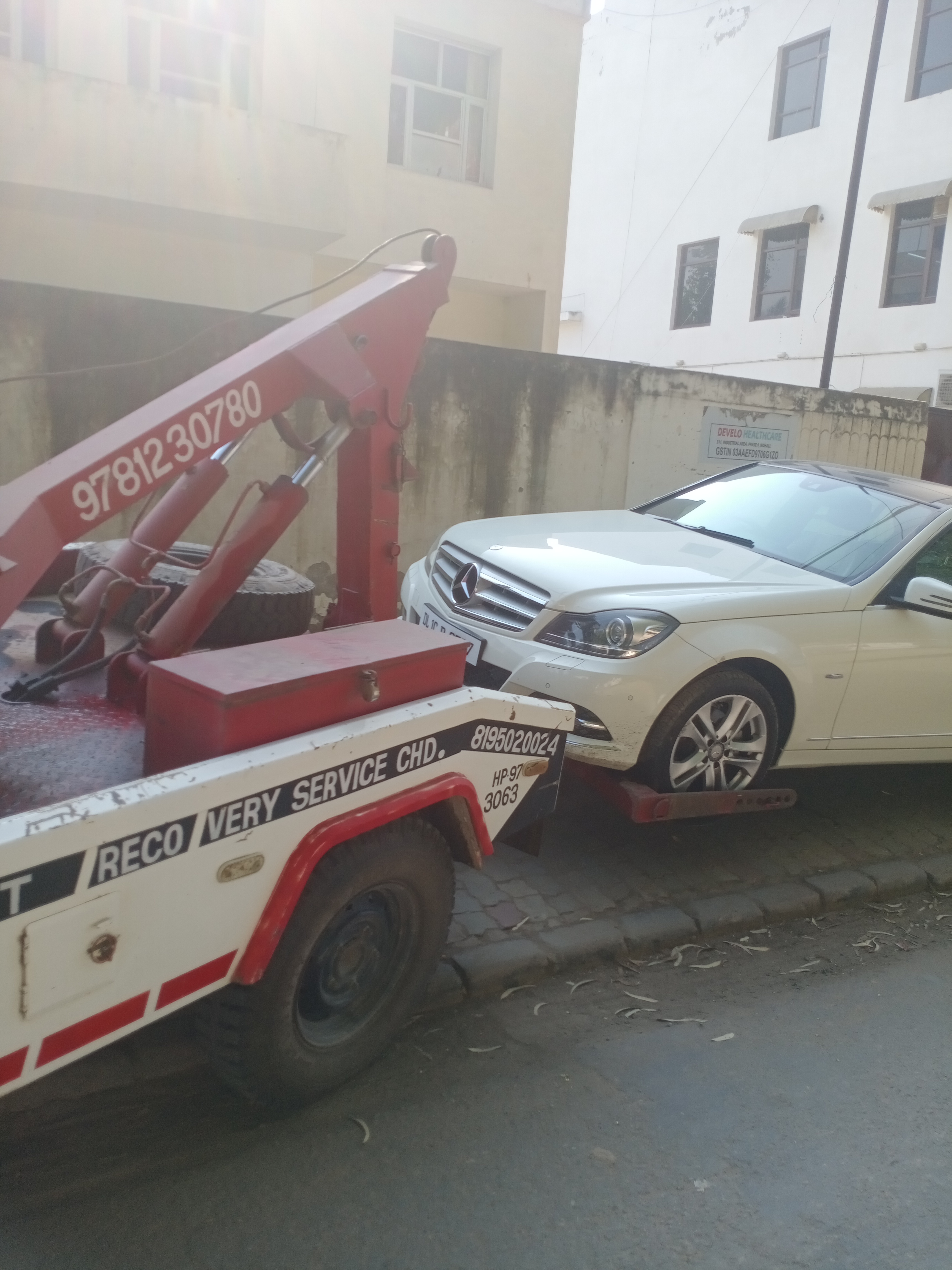 Car Towing Service In Zirakpur  | Manjeet Towing Services | Best Car Towing Service In Zirakpur, 7 Top Car Towing Service In Zirakpur, 24 Hour Car Towing Service In Zirakpur, Car Towing Service near me, Car Recovery Van near me  - GL103051