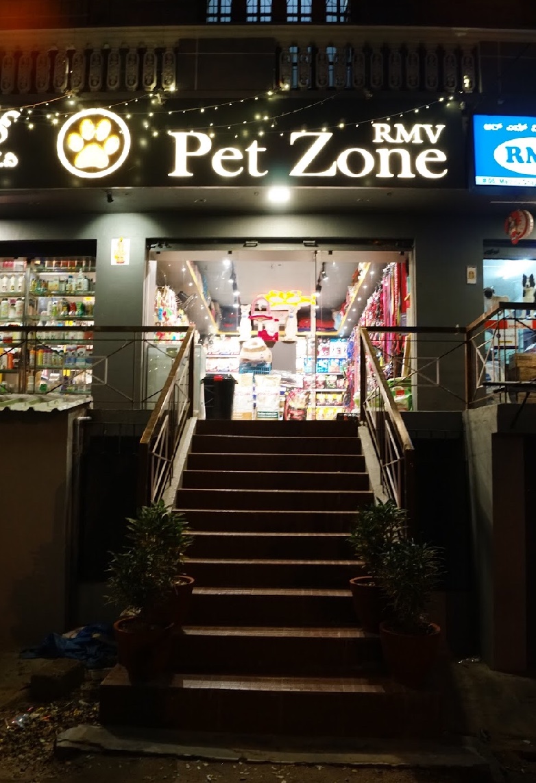 nearby dog shop
