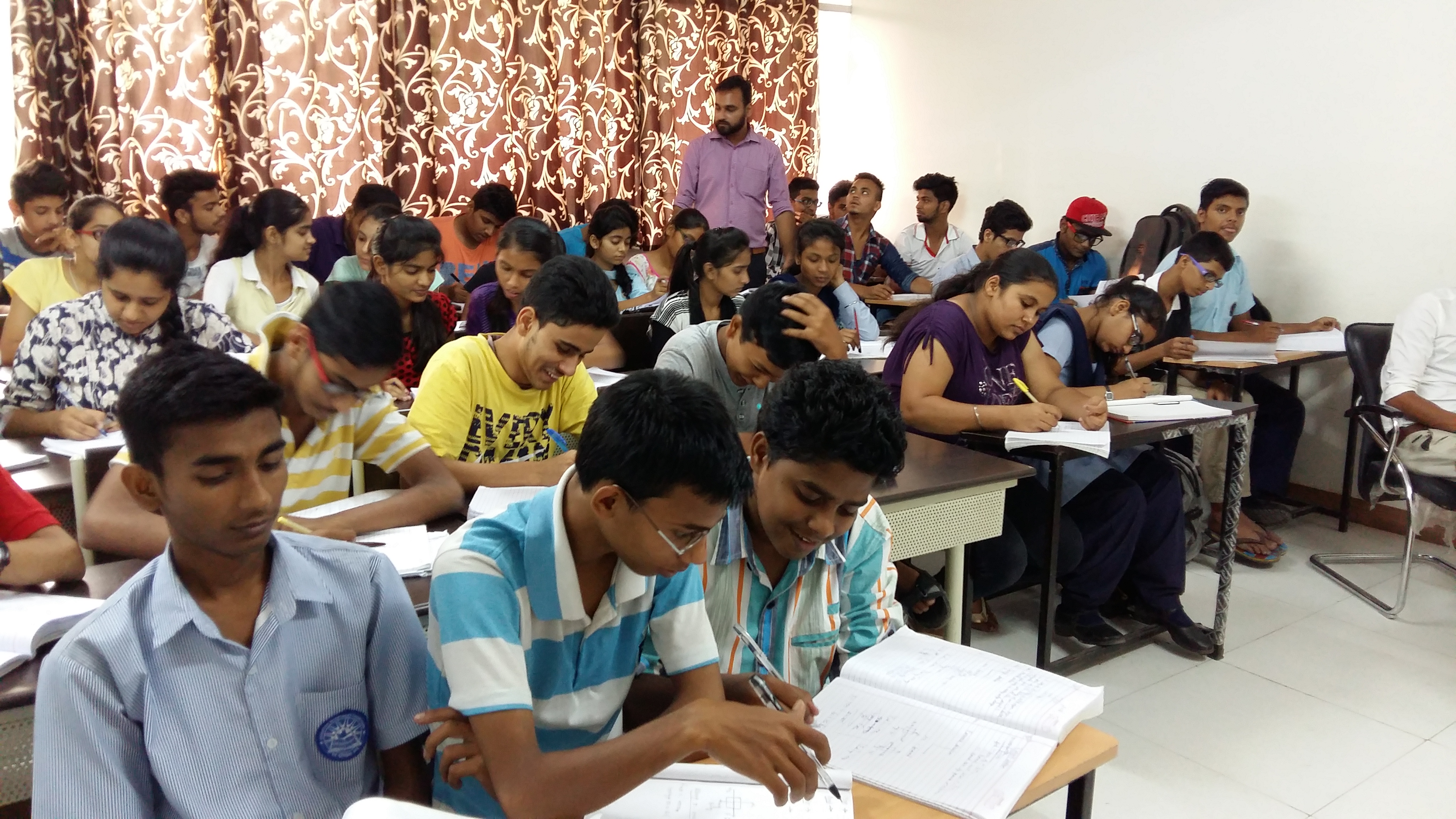 RISE CAMPUS  CHANDIGARH, Fee for Medical and Non-Medical XI and XII Courses in Chandigarh, Fee for Weekend Classes in Chandigarh, Fee for competition coaching in Chandigarh
