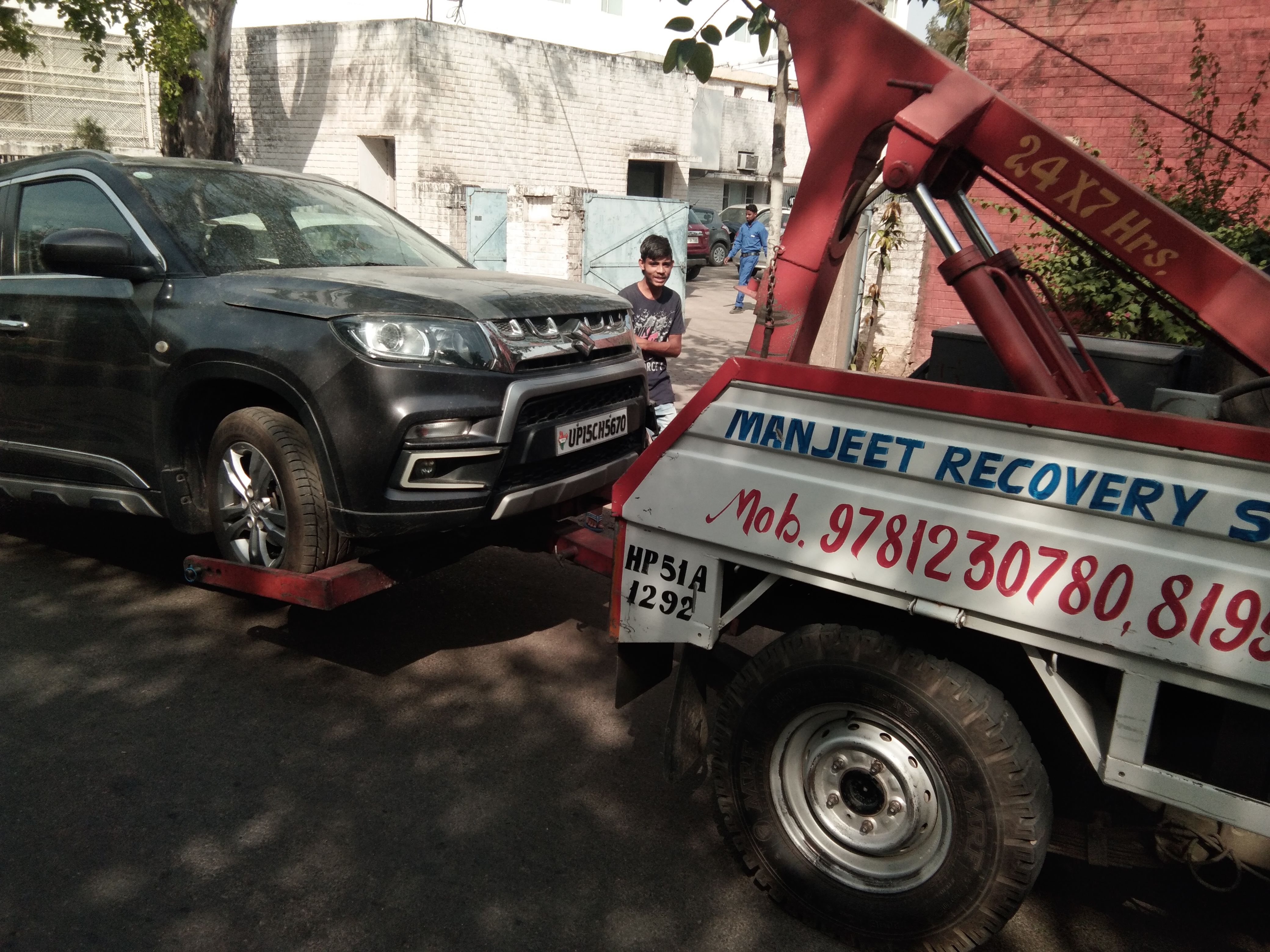 Car Tow Van near me  | Manjeet Towing Services | Car Tow Van near me, Car Tow Van In Chandigarh, Car Tow Van In Mohali, 24 hour Car tow Van near me, Car Tow Van In Panchkula  - GL65847