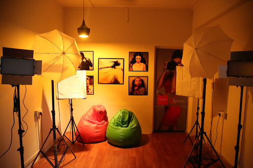 VALENCIA GROUP, STUDIO ON RENT IN KOREGAON PARK, BEST STUDIO ON RENT IN KOREGAON PARK, PROFESSIONAL PHOTO STUDIO ON RENT IN KOREGAON PARK,STUDIO ON RENT KOREGAON PARK