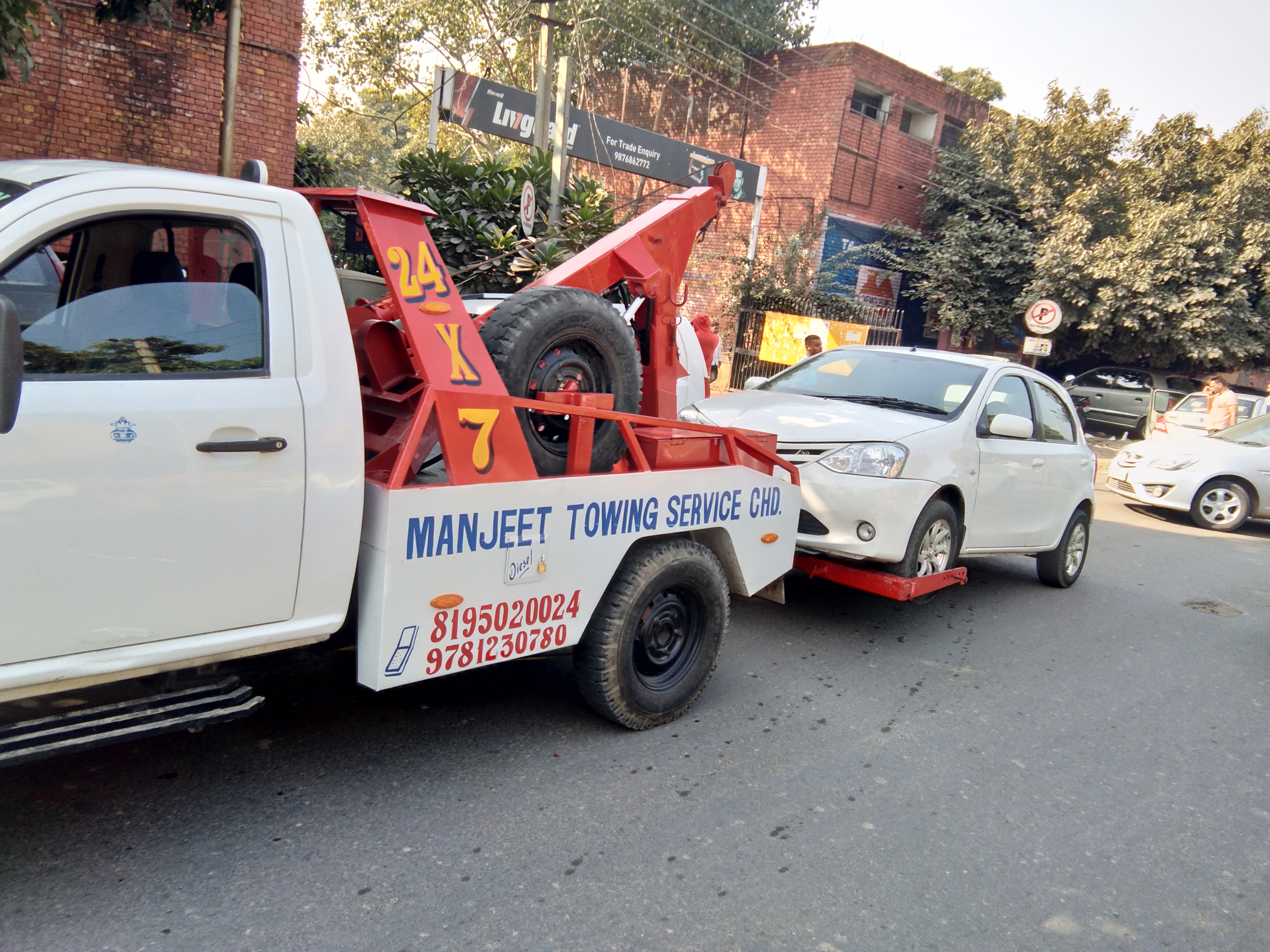 Towing Services In Chandigarh  | Manjeet Towing Services | Towing Services In Chandigarh, 24 Hour Towing Services In Chandigarh, Tow Van near me, Car Tow Van near me, Towing service near me  - GL64301