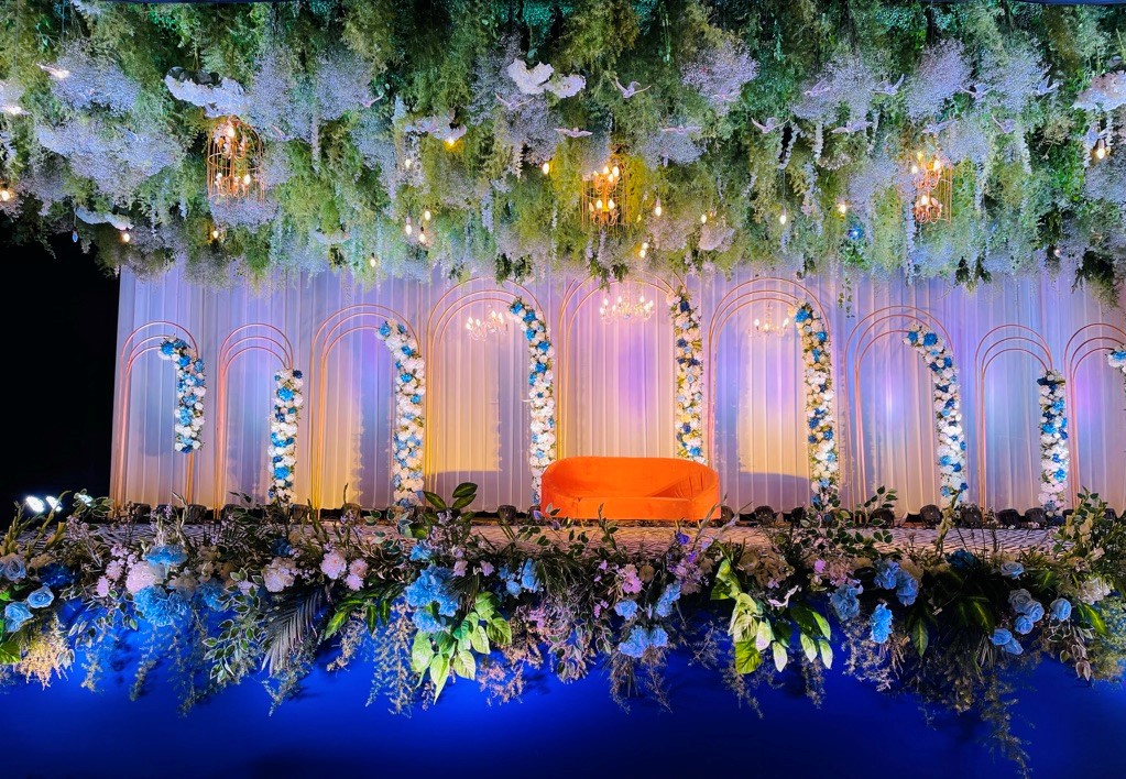 Midnight blue for the enthralling night | Urban Events | #WEDDING PLANNERS IN PUNE   # WEDDING ORGANISERS IN PUNE   # WEDDING STAGE DECOR   # SANGEET DECOR IN PUNE   # COUPLE LOUNGE DECOR   # WEDDING PLANNERS IN NASHIK   # WEDDING PLANNERS SIN GOA   # EVENT - GL105603