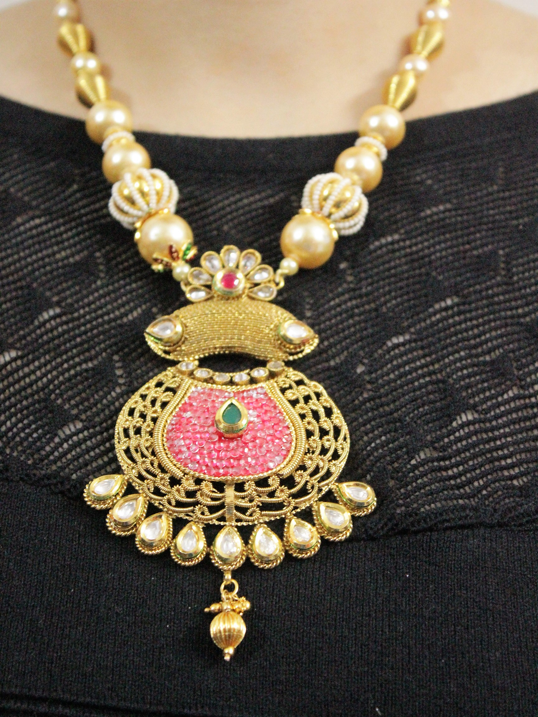 IndiHaute, kundan pink set online in katni , kundan set with pink pearls in katni , kundan set pink for saree in katni . kundan set pink for marriage in katni , kundan set pink for silk saree in katni . 