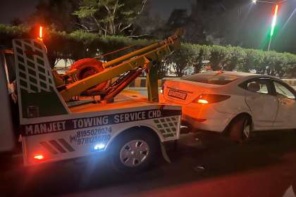 Manjeet Towing Services, Best Car Towing Service In Zirakpur, 7 Top Car Towing Service In Zirakpur, 24 Hour Car Towing Service In Zirakpur, Car Towing Service Near me, Car Towing Service