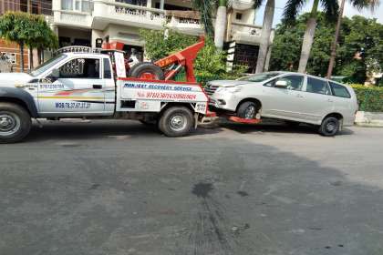 Manjeet Towing Services, Best Car Towing Service in Zirakpur, Best Car Towing Service in Derabassi, Best Car Towing Service in Banur, Best Car Towing Service in Panchkula.