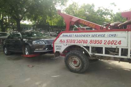 Manjeet Towing Services, Top Towing Services in Chandigarh, Top Car Towing Services in Chandigarh, 24hrs Towing service in Chandigarh.