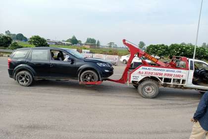 Manjeet Towing Services, Car Towing Services In Mohali, 24 Hour Car Towing Services In Mohali, Car Towing Service near me, Car Tochan Service near me, Car Recovery van near me 