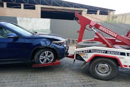 Manjeet Towing Services, Car Towing Services In Zirakpur, 24 Hour Car Towing Services In Zirakpur, Car Towing Service near me, Car Tochan Service near me, Car Recovery van near me 